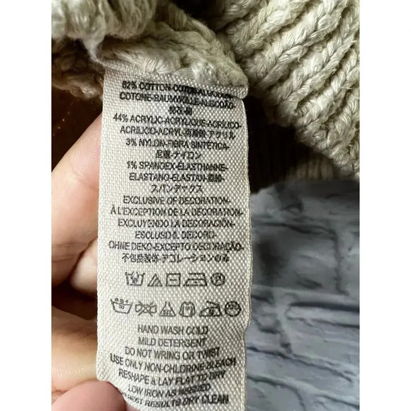 Free People cable knit cropped pullover sweater, size XS. - Picture 7 of 9